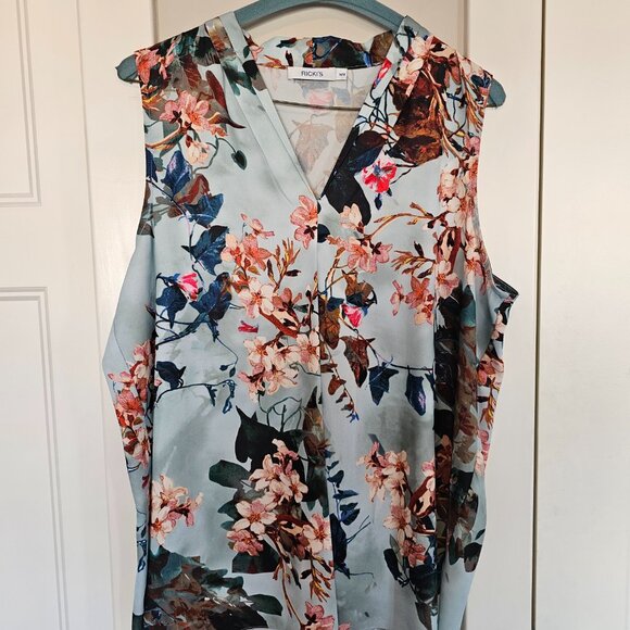 Ricki's size Medium flowy floral tank - Picture 4 of 4